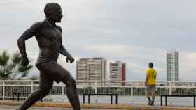Estatua en honor a Dani Alves en Brasil.