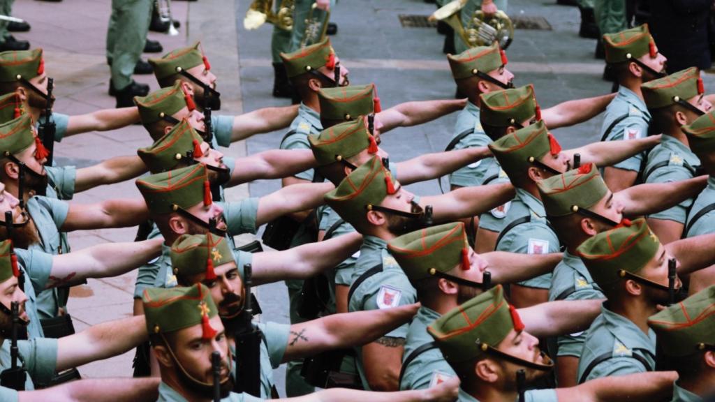 Las mejores imágenes del desembarco de la Legión Española y el traslado del Cristo de la Buena Muerte de Málaga