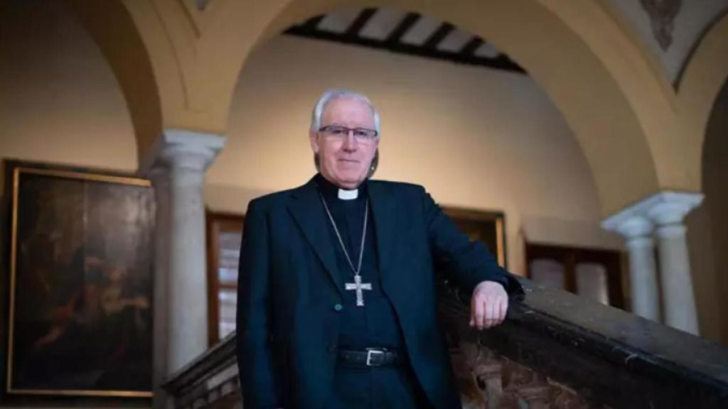 El arzobispo de Sevilla, Saiz Meneses.