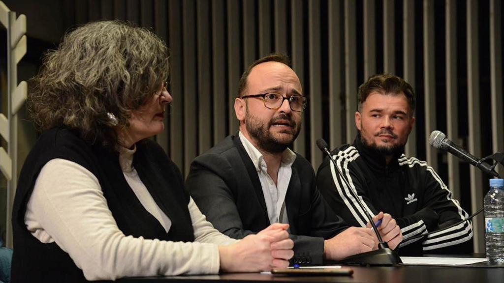 Josep Barberá, en el centro, junto a Gabriel Rufián en un acto del partido en Valencia. ERC