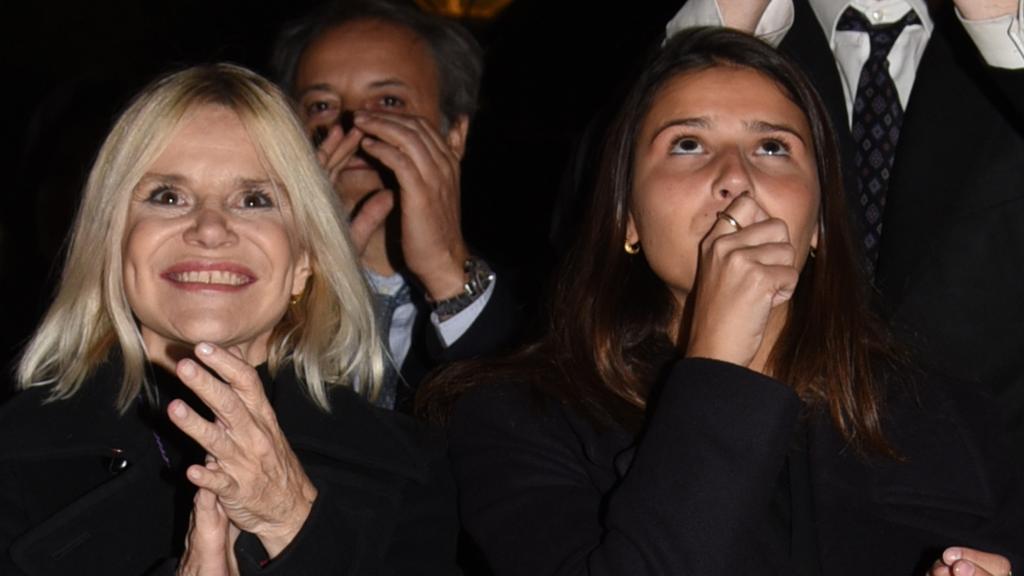 Eugenia Martínez de Irujo y Cayetana Rivera durante el Jueves Santo de 2023.