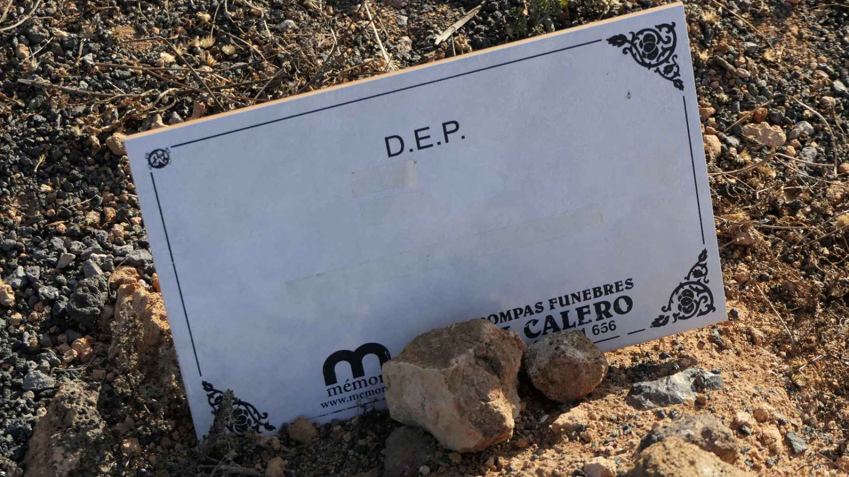 Una tumba sin nombre en el cementerio de Lanzarote.
