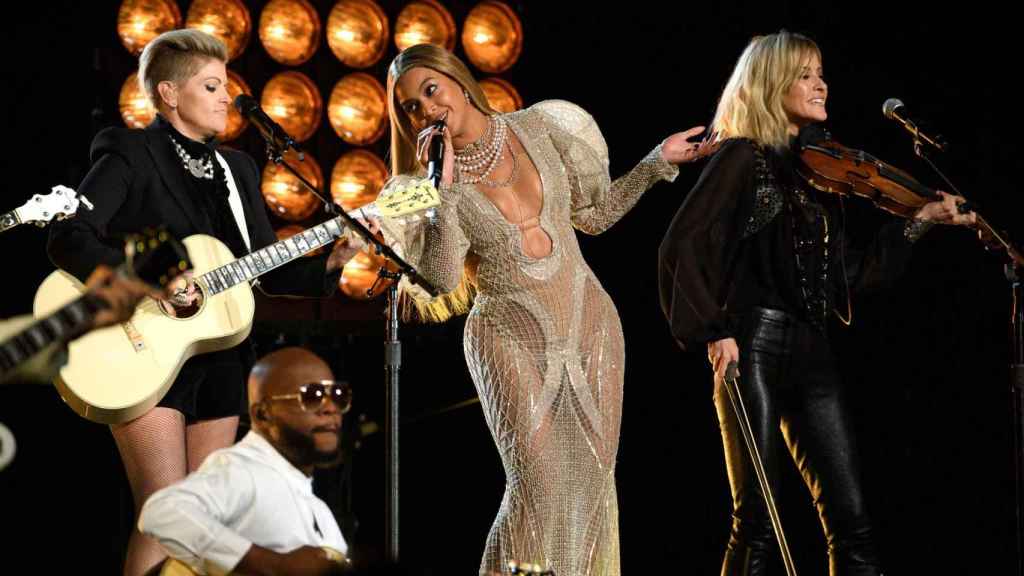 Actuación de Beyoncé en los Country Music Awards de 2016.