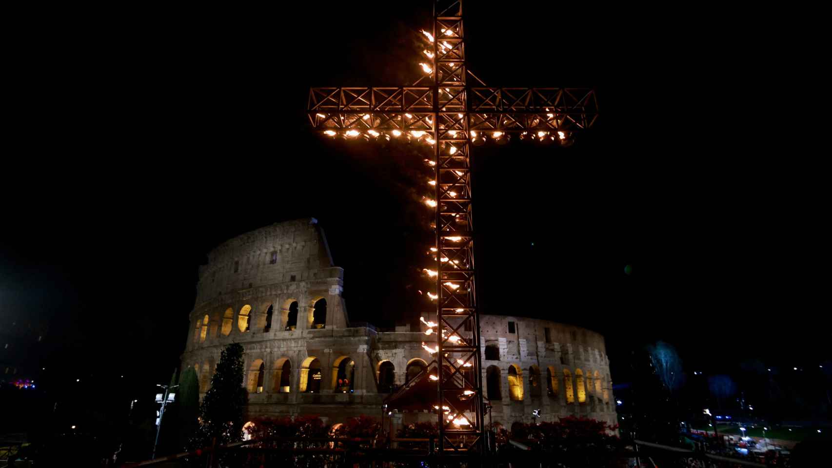 Exterior del Coliseo, previo a la celebración del Via Crucis
