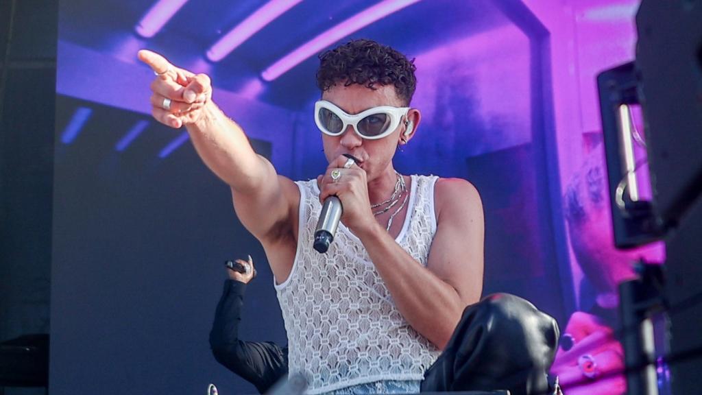 Olly Alexander, cantando dentro del proyecto Years and Years, en el Mad Cool 2023.