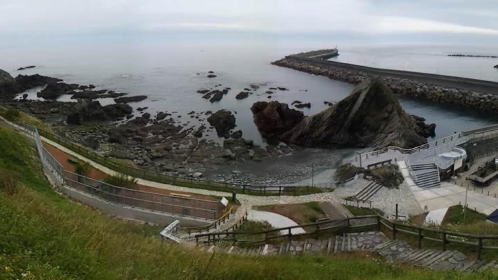 Panorámica del espigón de San Esteban, en Muros de Nalón