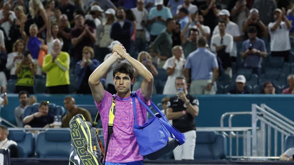 Carlos Alcaraz se despide de público en el Masters 1000 de Miami.