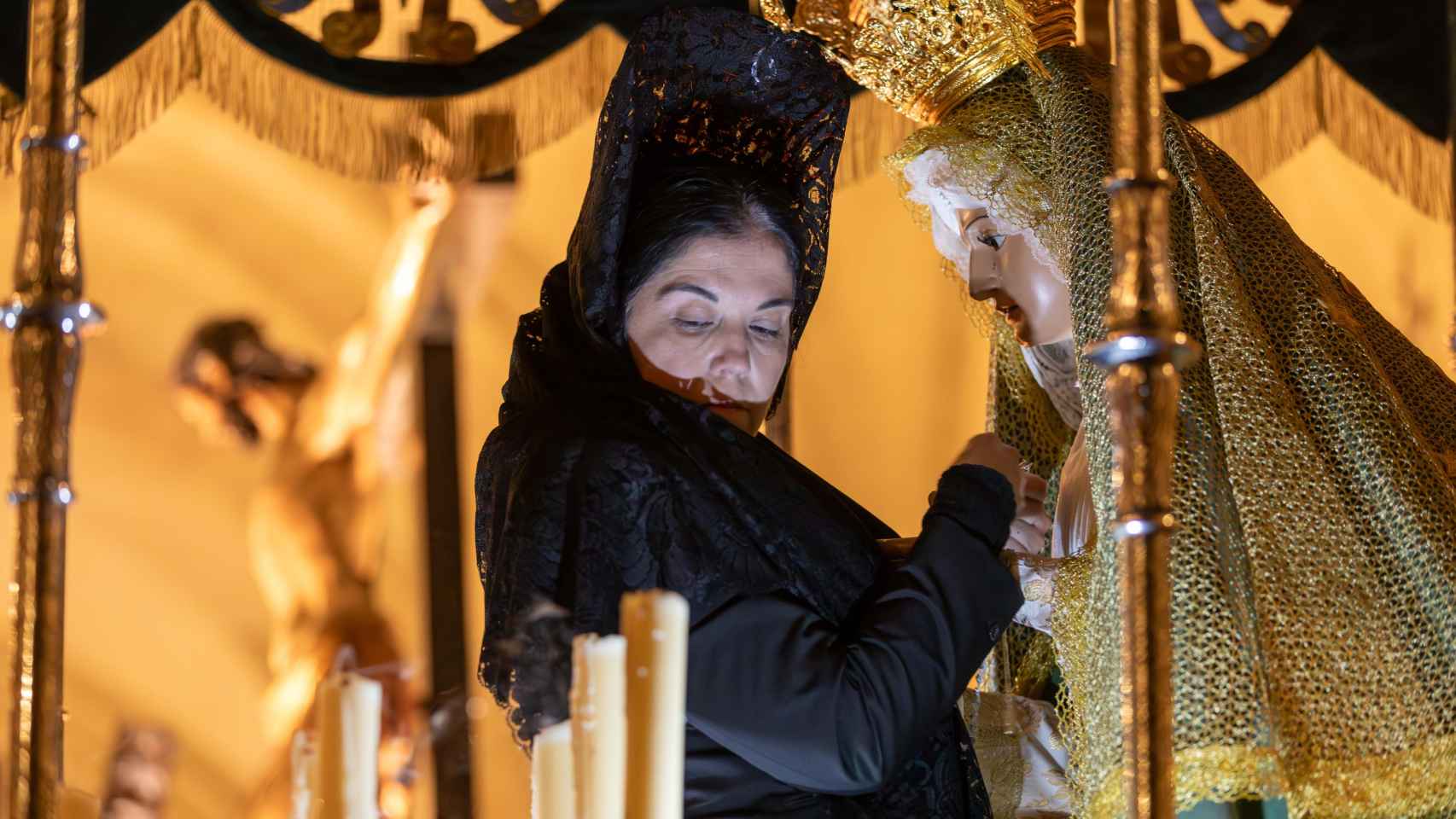 Lágrimas, devoción y emoción contenida en Toledo junto a la Virgen del Amparo: todas las fotos