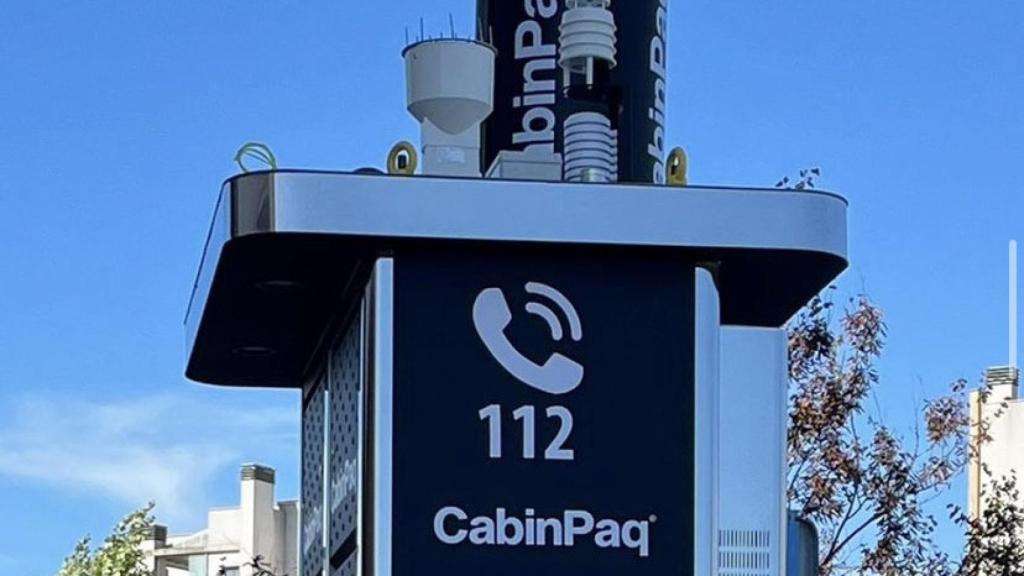 Una de las nuevas cabinas telefónicas.