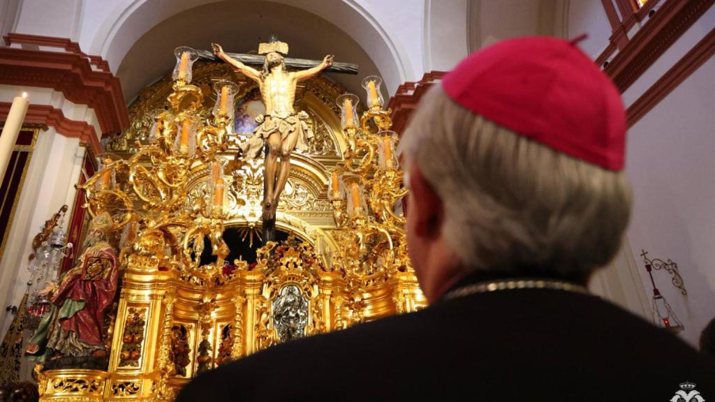 El arzobispo, en su visita a El Cachorro en su templo.