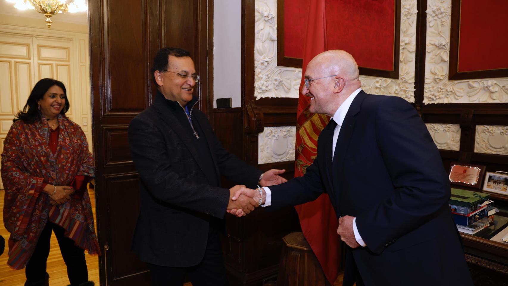 Jesús Julio Carnero recibe al embajador de la India en España