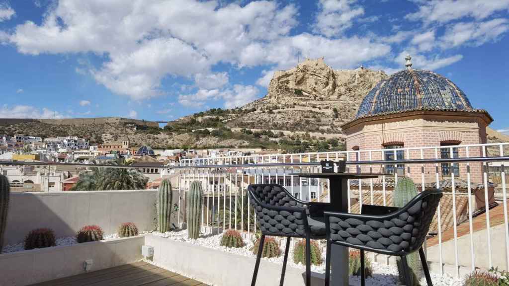 Las terrazas en alto o 'rooftops' ofrecen las mejores vistas de la ciudad de Alicante.