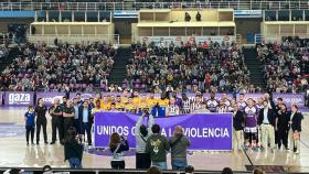 UEMC Real Valladolid y San Pablo Burgos posan en una foto de familia antes del encuentro