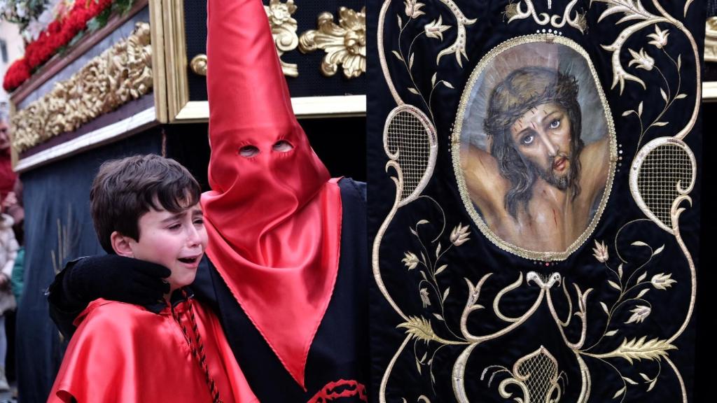 La procesión del Silencio del barrio salmantino de Pizarrales suspendida por la lluvia