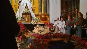 Imagen del acto el pasado viernes llevado a cabo en el interior de la iglesia tras suspenderse el Verum Corpus del Santo Entierro