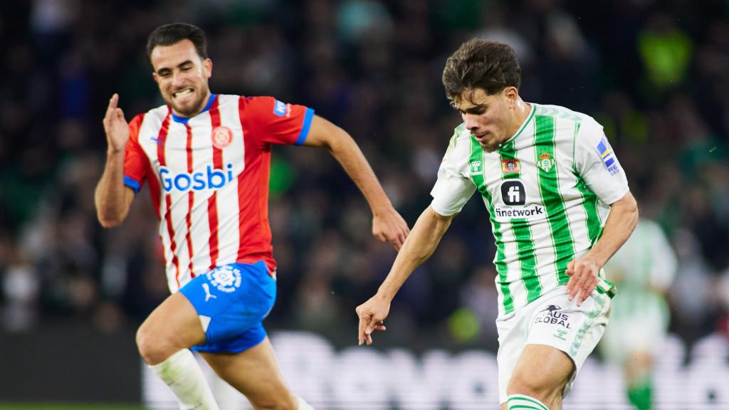 Ez Abde y Eric García, en el Betis - Girona de La Liga 2023/2024