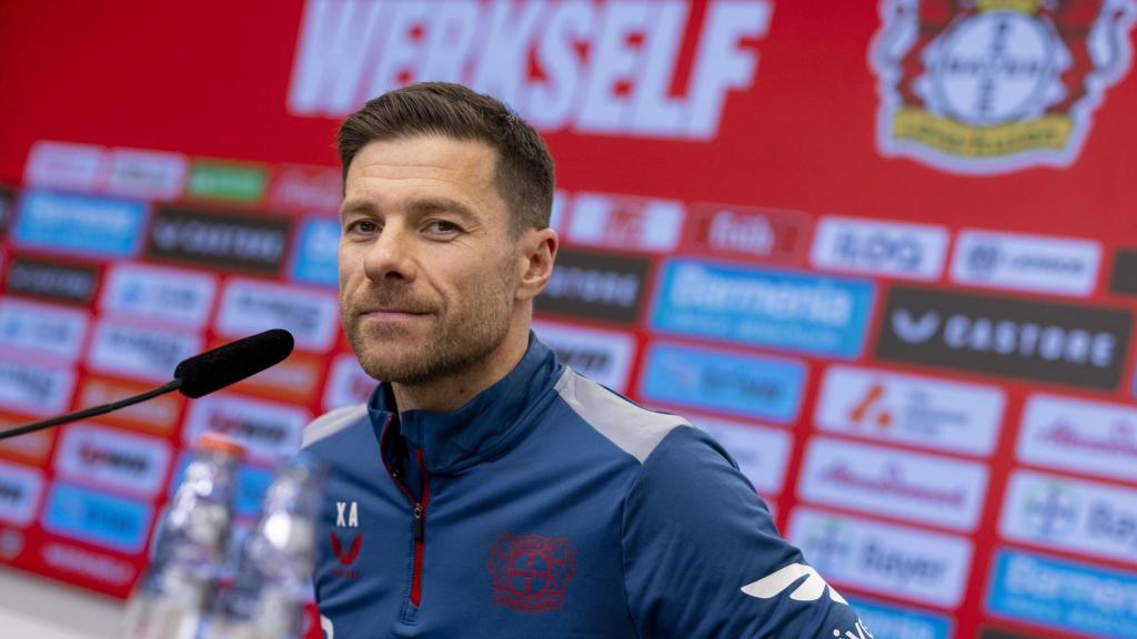 Xabi Alonso, en rueda de prensa con el Bayer Leverkusen