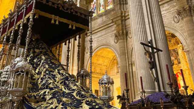 Sagrados titulares de Dolores de San Juan, en el interior de la Catedral de Málaga.