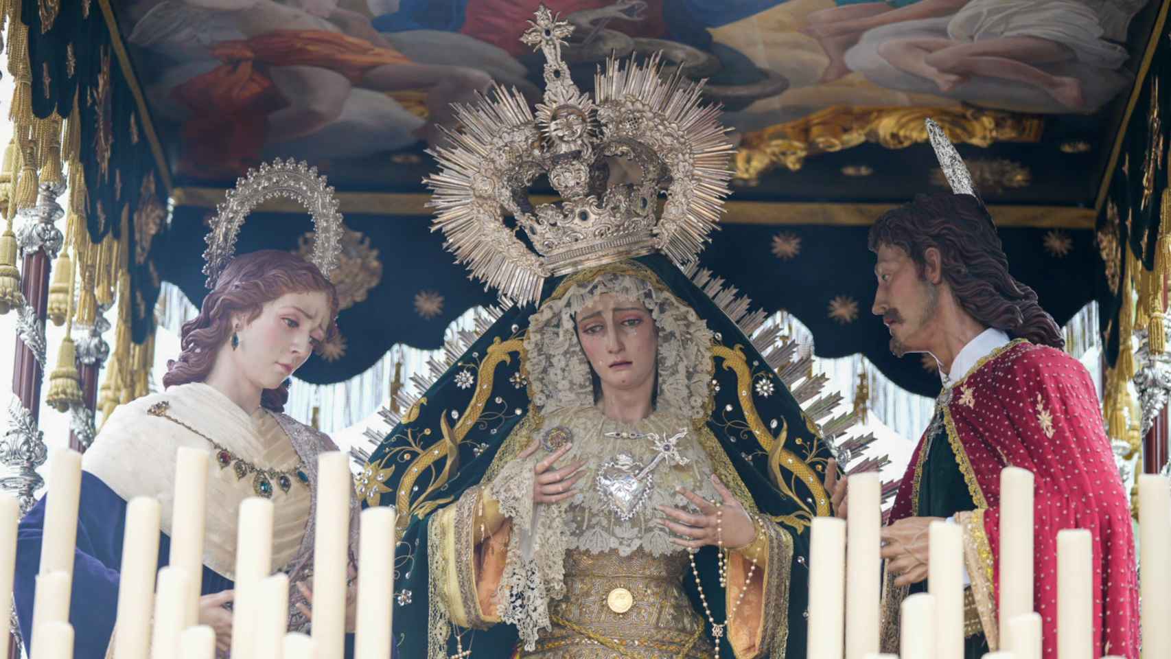 En imágenes, el Sol recupera las cofradías en la calle para Sevilla