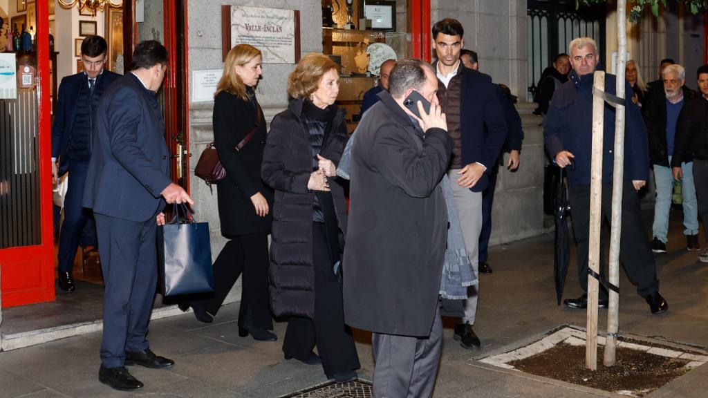 La Reina Sofía y la Infanta Elena disfrutando de las procesiones de Madrid.