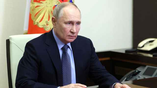 El presidente ruso Putin preside la reunión del Consejo de Seguridad en las afueras de Moscú.