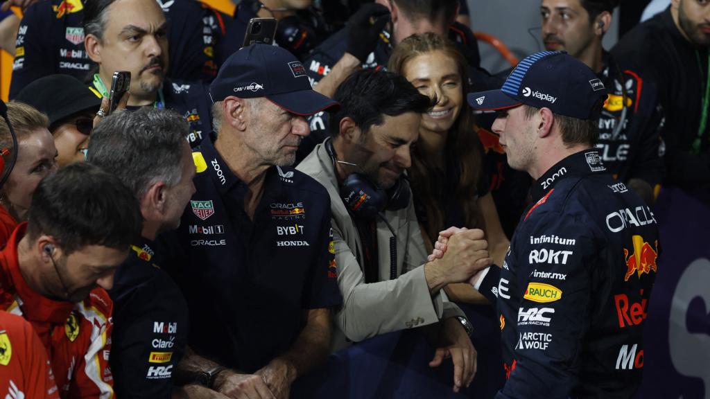 Adrian Newey, junto a Max Verstappen en el GP de Arabia Saudí.