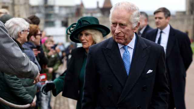 El rey Carlos III tras la misa de Pascua en Windsor.