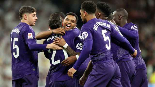 Los jugadores del Real Madrid celebran el primer gol ante el Athletic.