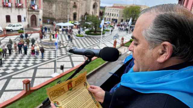 El alcalde de Talavera, José Julián Gregorio, pronuncia el Pregón del Leño Florido que marca el comienzo de las Mondas 2024