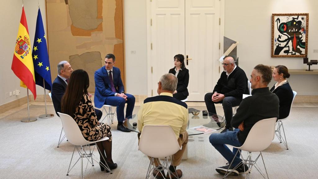 Sánchez, en una imagen reciente, con representantes de la comunidad palestina en el Palacio de la Moncloa.