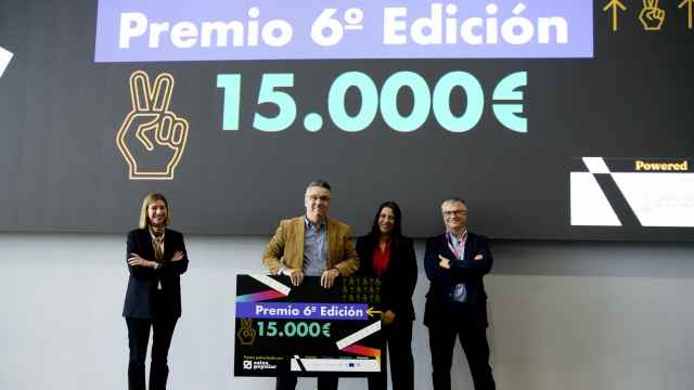José Raúl Martínez, CEO de Hydronik, recoge el primer premio de la sexta edición del programa 'Scale Up' de CEEI Valencia.