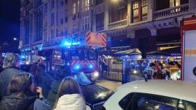 Bomberos en el restaurante Samaná de A Coruña.