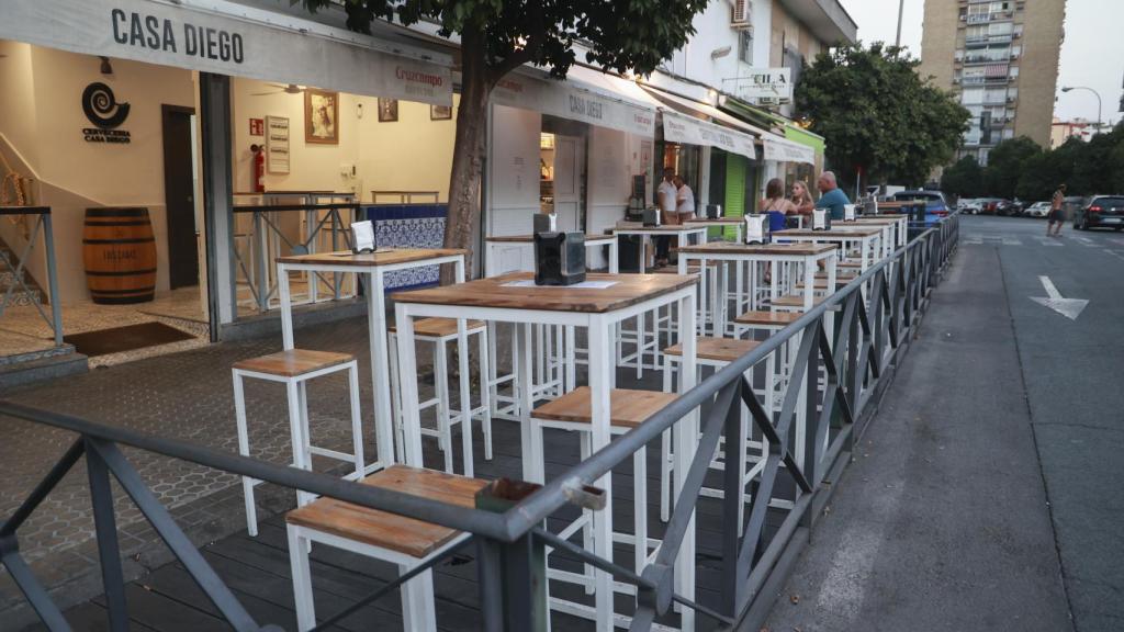 Exterior de un establecimiento vacío en Triana