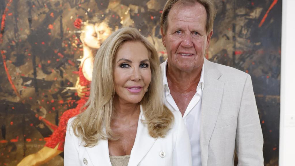 Norma Duval junto a su marido, Matthias Kühn, en un acto público en Madrid, en 2023.