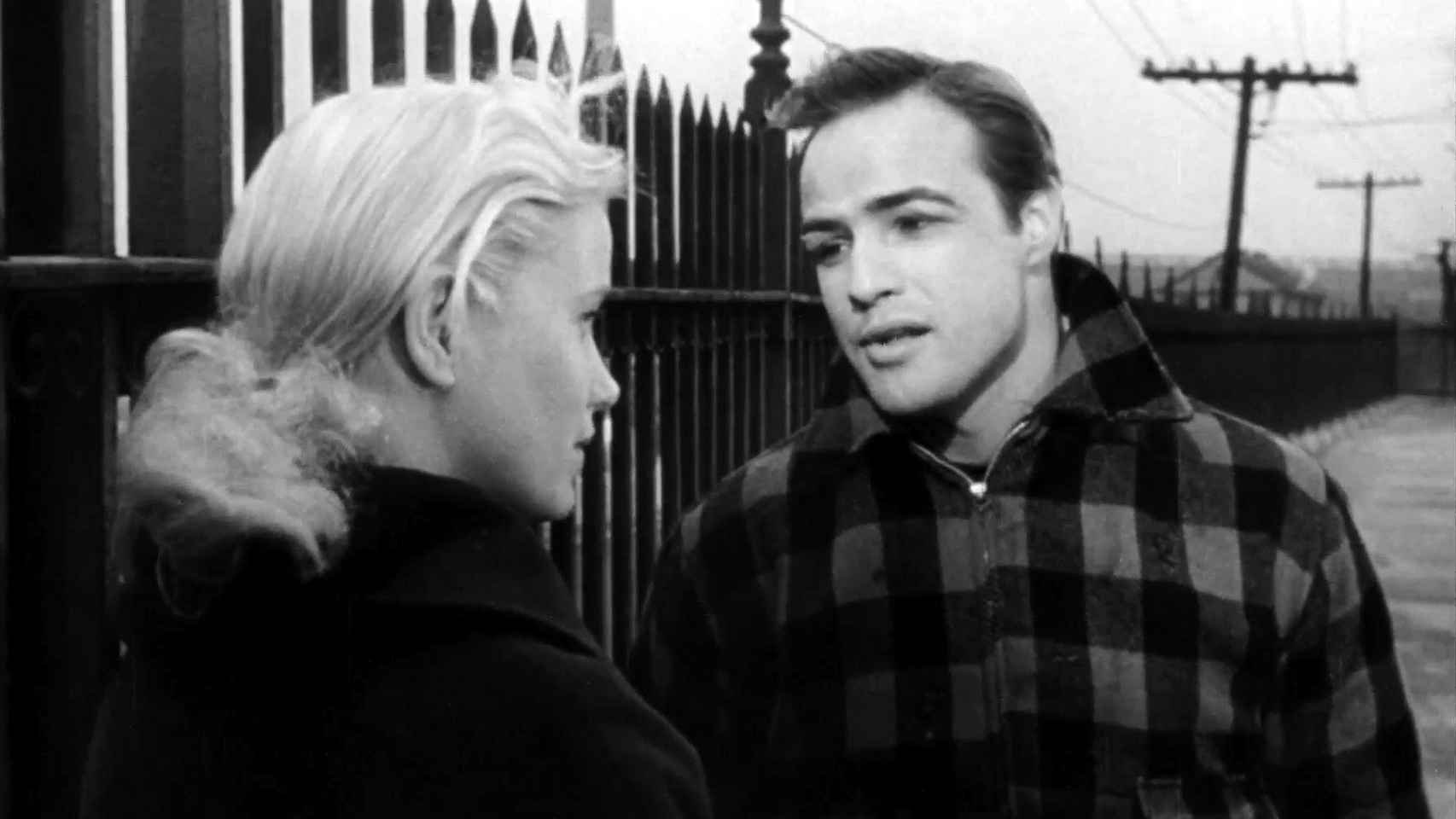 Eva Marie Saint y Marlon Bando en 'La ley del silencio' (Elia Kazan, 1954)