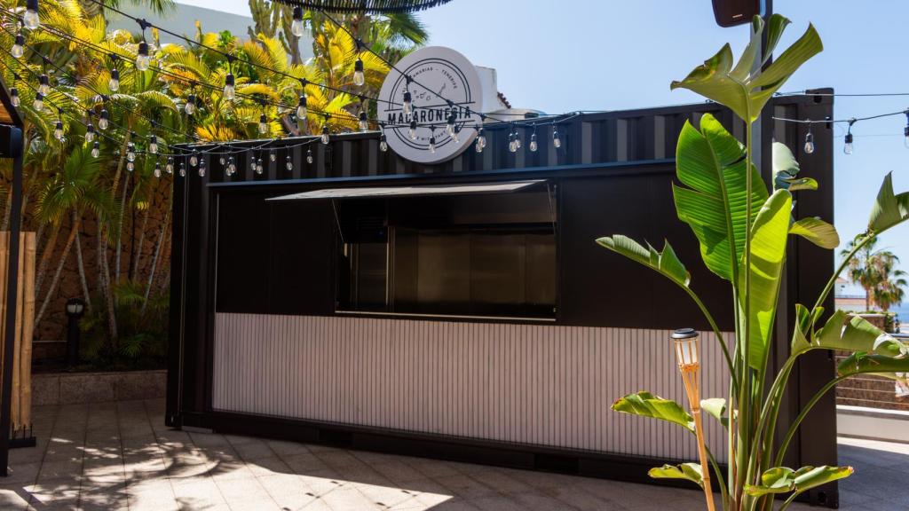 Imagen de los nuevos chiringuitos de playa con contenedores reciclados.