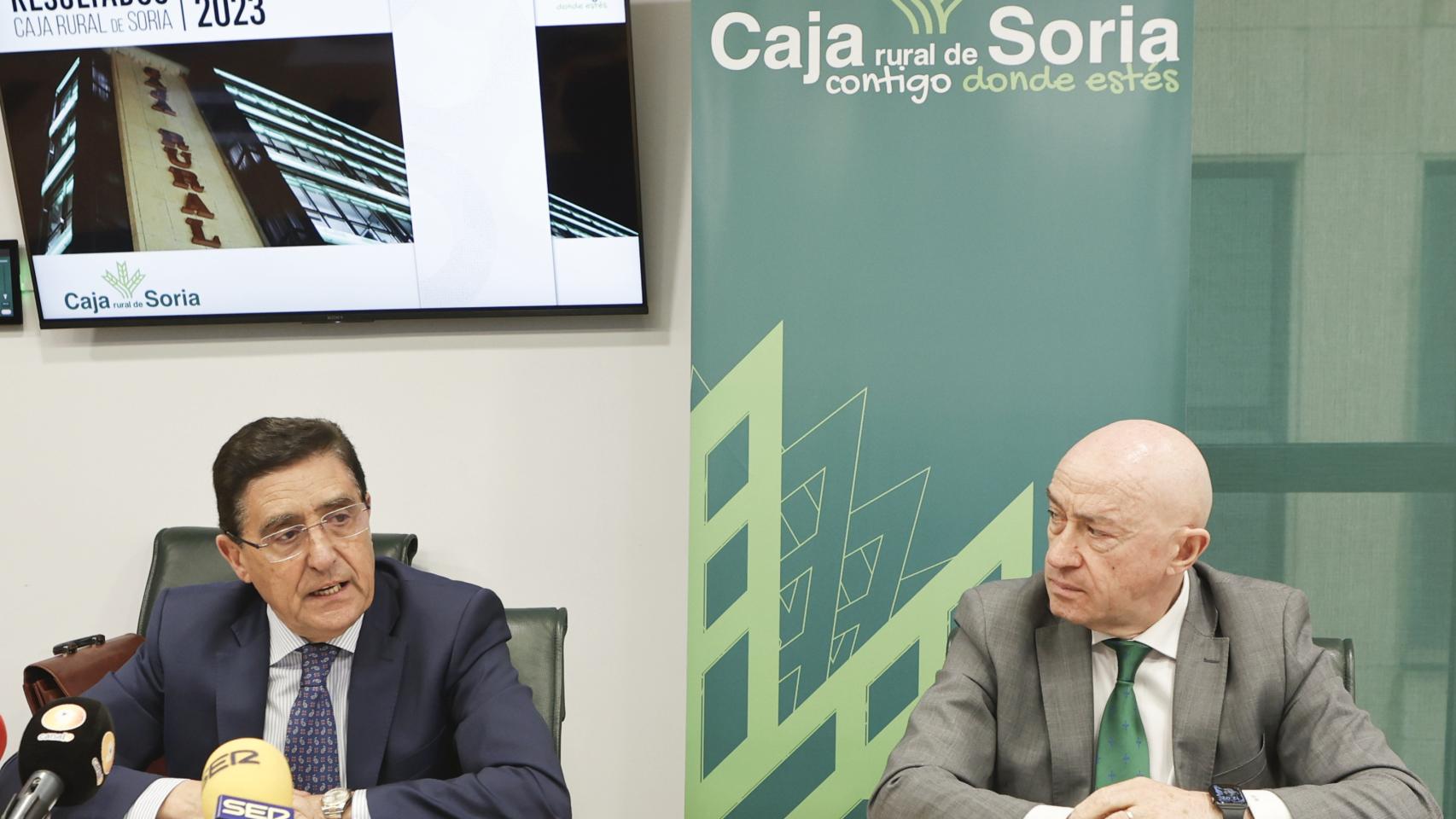 El presidente y el director general de Caja Rural de Soria, Carlos Martínez y Domingo Barca,