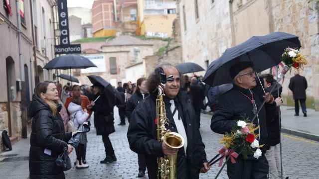 Imagen de una procesión suspendida en Zamora por la lluvia esta Semana Santa.