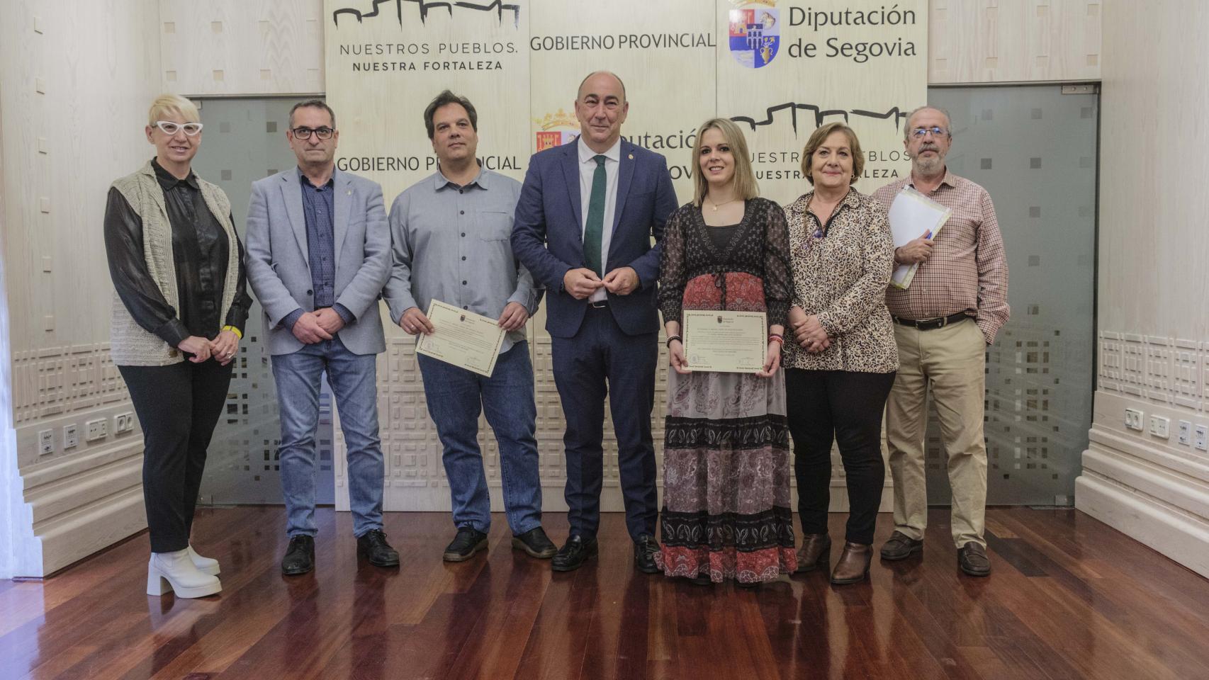 María Teresa Bellete Aparicio y Pablo Peña Uceda, los nuevos Educadores de Menores de la Diputación de Segovia, en la toma de posesión como nuevos funcionarios de carrera