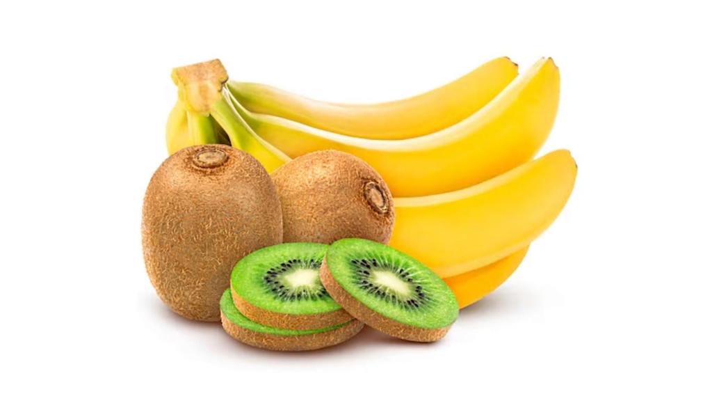 Plátano y kiwi. Freepik.