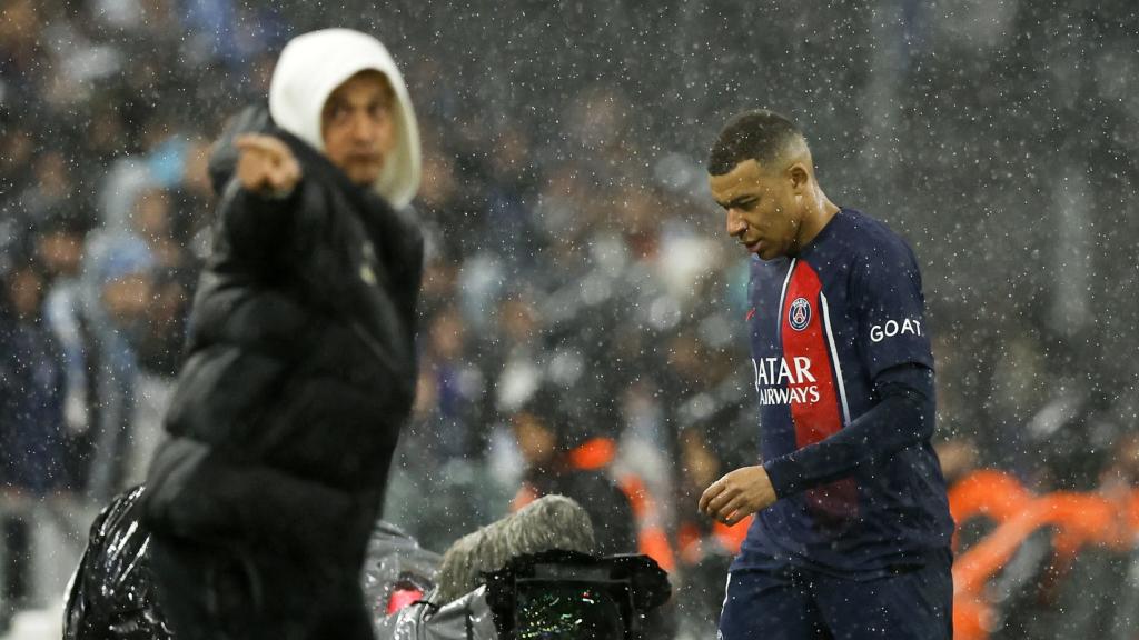 Mbappé, tras ser sustituido por Luis Enrique durante el Marsella - PSG