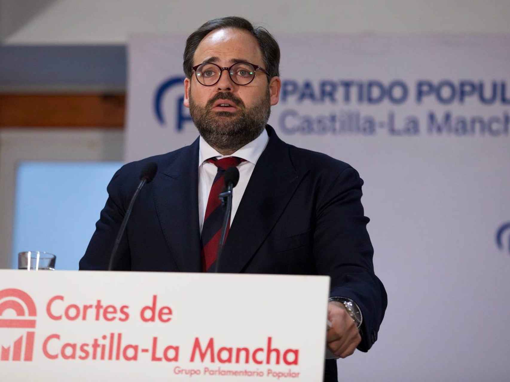 El presidente del PP de Castilla-La Mancha, Paco Núñez, este lunes en Azuqueca de Henares (Guadalajara)