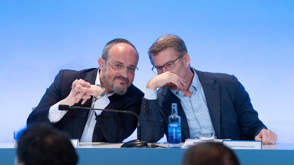 Alejandro Fernández y Alberto Núñez Feijóo, en la Junta Directiva del PP catalán del pasado miércoles.