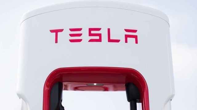 Imagen de un supercargor de Tesla.
