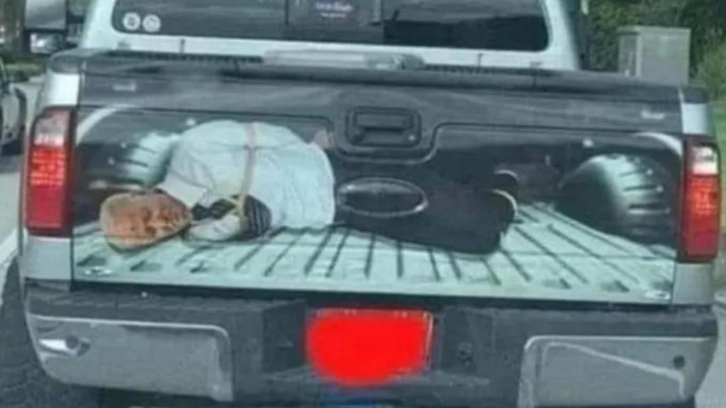 Imagen de Joe Biden maniatado y amordazado, difundida por Donald Trump.