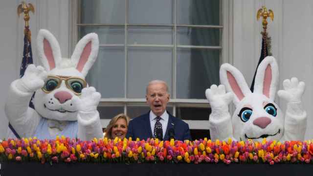 Los Biden abren la Casa Blanca a miles de niños por el lunes de Pascua.