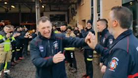 Homenaje a un bombero por su jubilación.