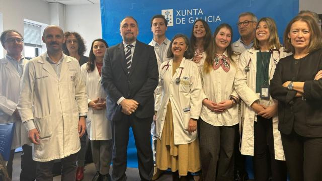 El conselleiro de Sanidade este lunes en el centro de salud de O Ventorrillo.