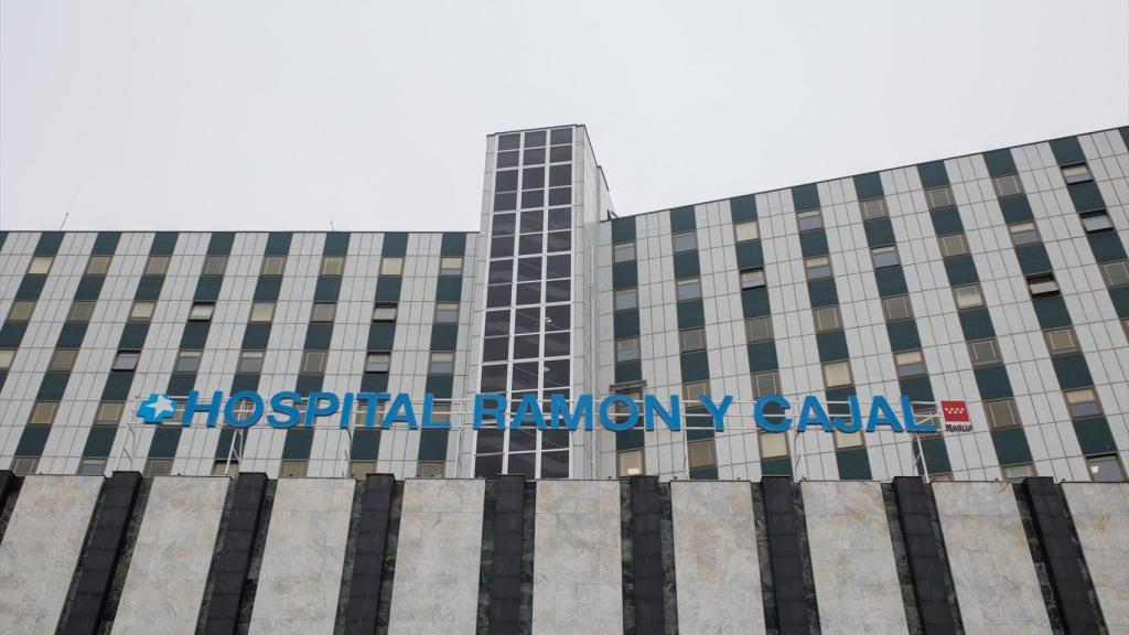 Imagen de archivo de la fachada del hospital Ramón y Cajal en enero de 2024.