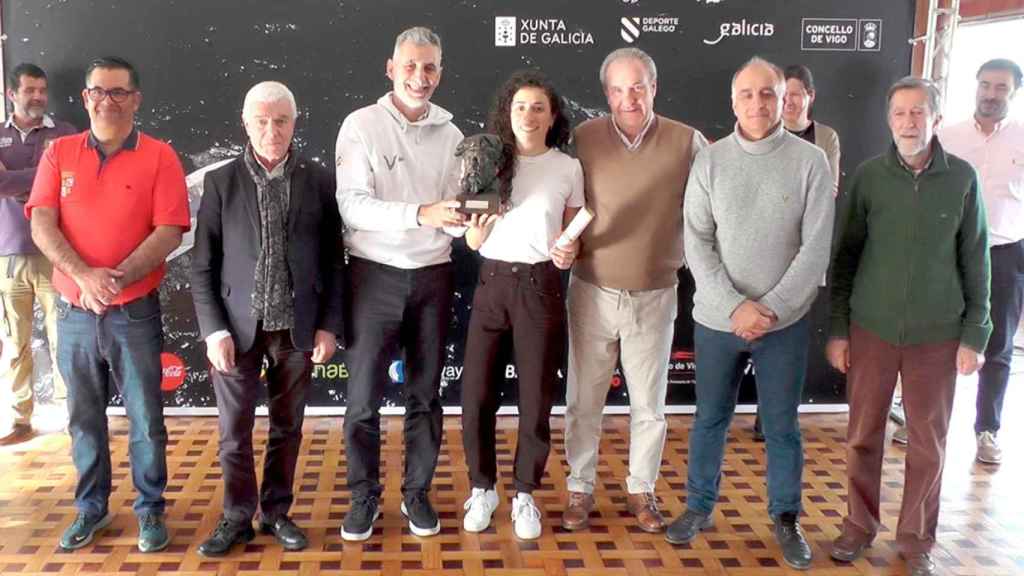 Pablo Cabello e Iria Eguía, en el centro de la imagen.